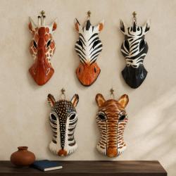 24 Animal Masks Albesia Wood 20cm