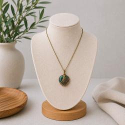 Agate pendant fan shape, gold colour chain