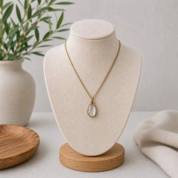 Pendant single stone crystal