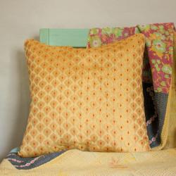 Cream cushion cover with recycled brocade fabric 40 x 40 cm  