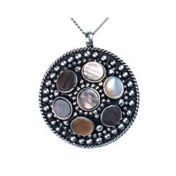 Necklace mother of pearl, 7 stones